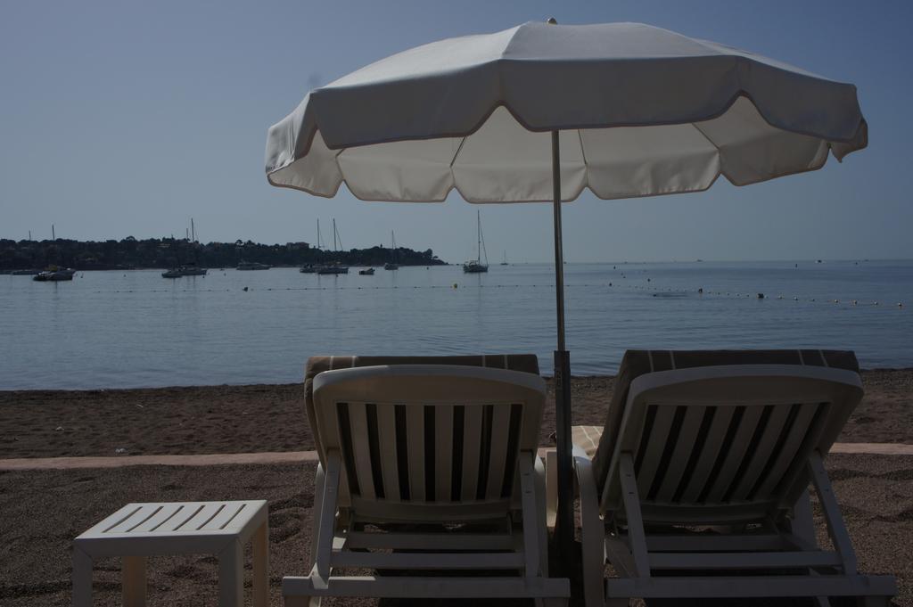 Agay Beach Hotel Saint-Raphaël Buitenkant foto
